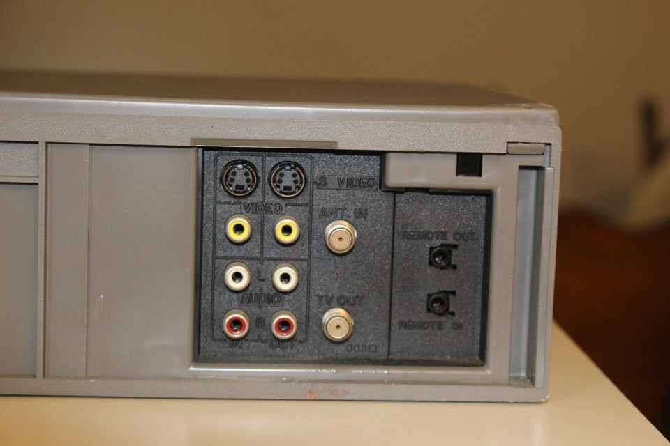 JVC SR-VS30 VIDEOREGISTRATORE MINI DISC /SUPER VHS JVC SR-VS30 VIDEOREGISTRATORE MINI DISC /SUPER VHS