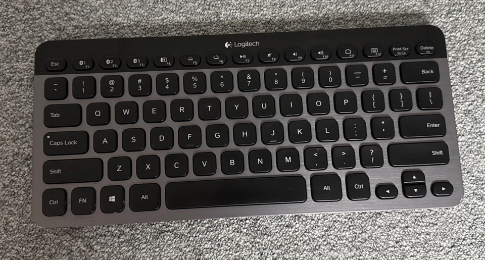 Logitech K810 Bluetooth kabellose kompakte beleuchtete Tastatur