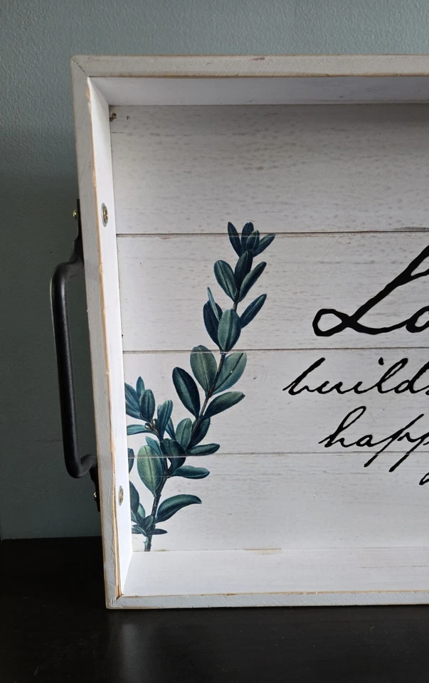 Bandeja decorativa blanca "El amor construye un hogar feliz" asas de madera/metal Foto 2 de 4