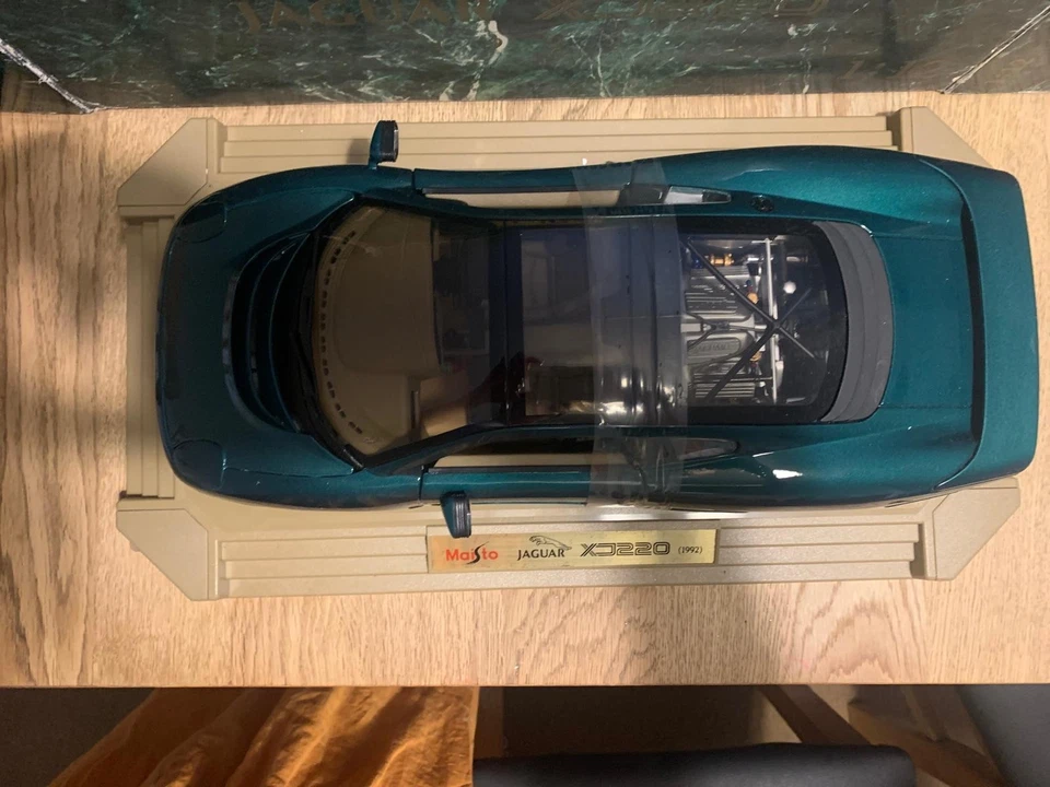 Rare Jaguar Maisto XJ 220 (1992) 1: 12 SCALE Die cast Green Met Car   New in Box - Image 2 of 4
