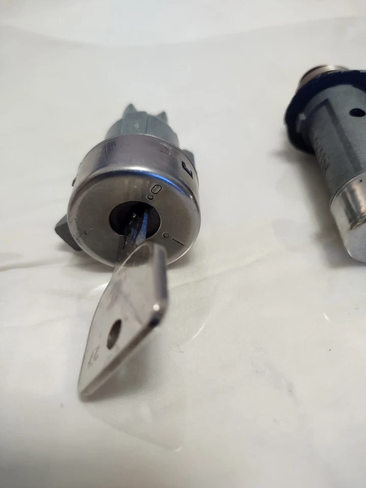 ⭐ 1993-1997 HONDA CIVIC DEL SOL OEM (2) CILINDROS DE BLOQUEO (1) LLAVE (1) OJAL ⭐ Foto 2 de 4