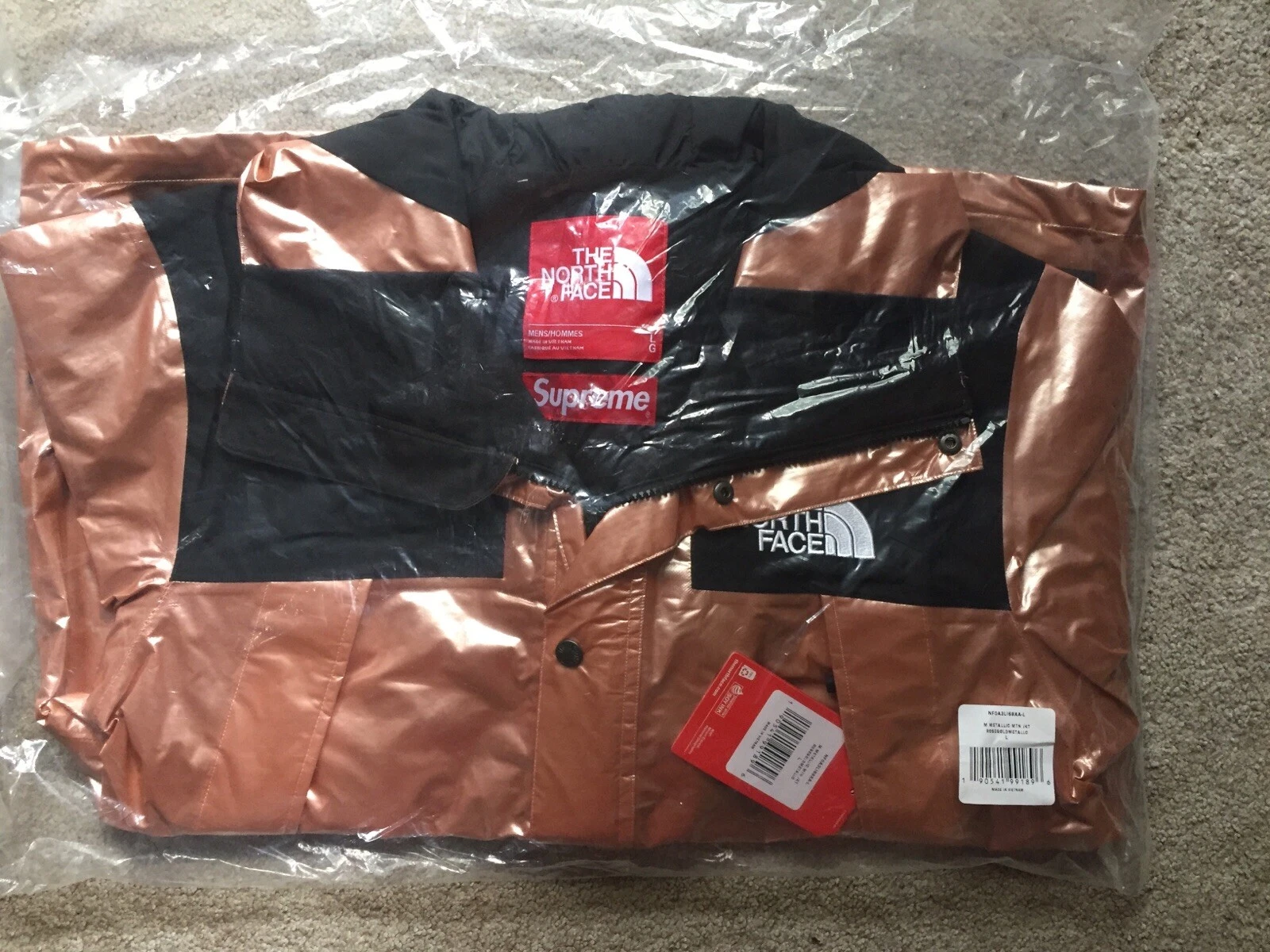 Parka homme Supreme The North face rose métallique or taille grande 