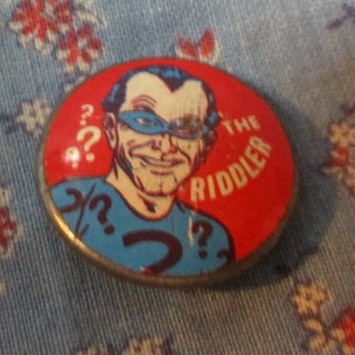 (1091) Button Pin  The Riddler    Batman  15/16 Inch Wide