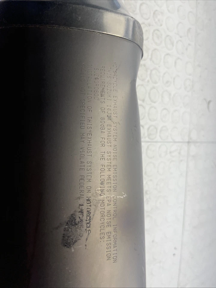 Silenciador silenciador Suzuki GSXR 600 2023 SUZ9GR0600 LATA DE ESCAPE 14J0 OEM Foto 2 de 4