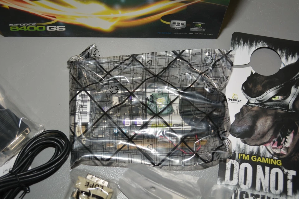 ^ GeForce XFX GF 8400GS 256MB Video Card #C1355 - Image 2 of 4