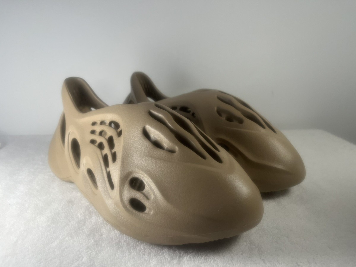 ADIDAS YEEZY FOAM RUNNER MIST Mens US 12 SANDAL / SLIDES / CLOGS