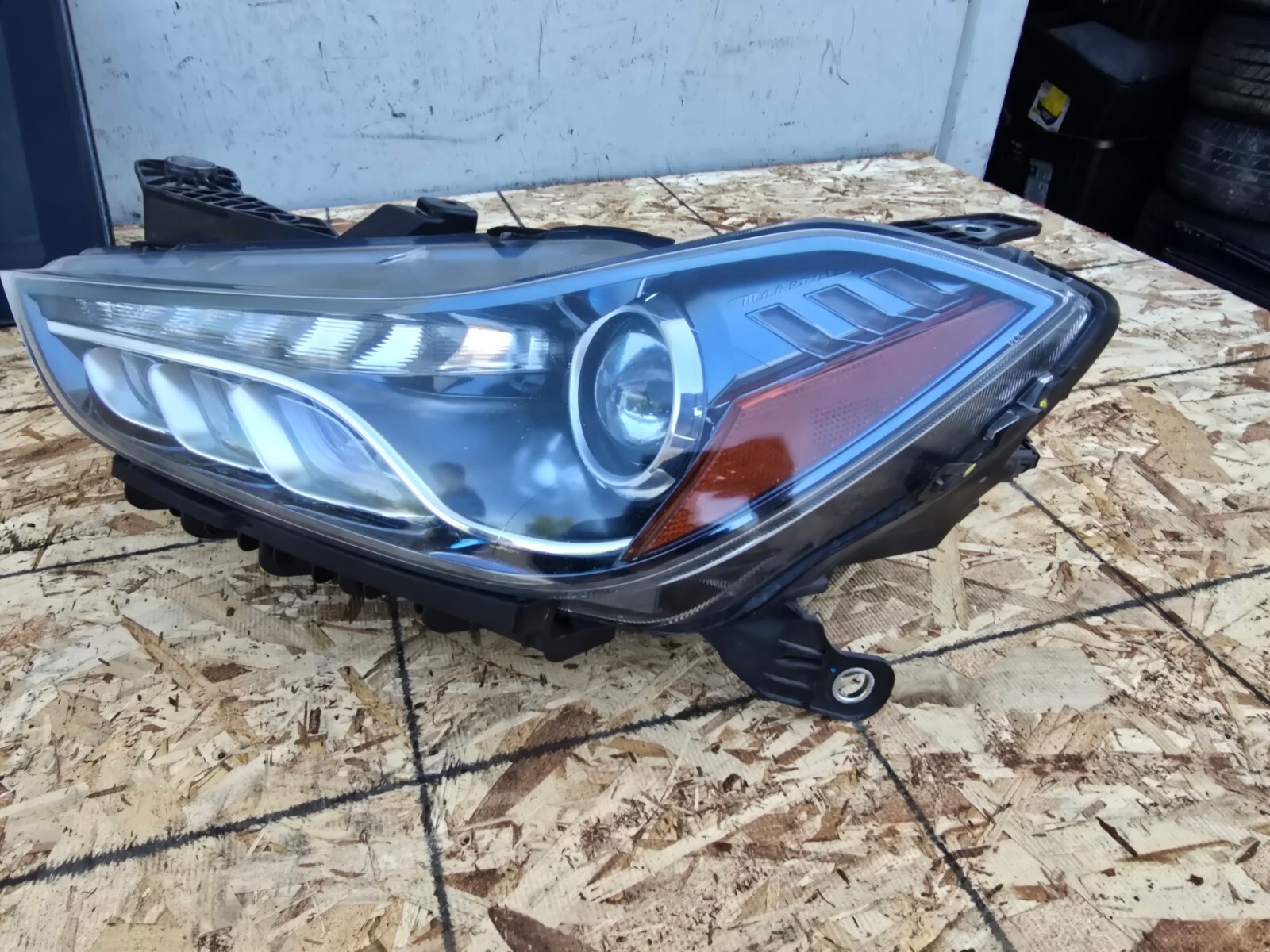LEFT SIDE BI XENON HEADLIGHT ASSEMBLY OEM 40K 14-19 MASERATI GHIBLI S