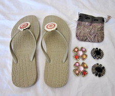 LINDSAY PHILLIPS SWITCH FLIP FLOPS SANDALS SIZ 6 TWO XTRA PAIRS OF SNAPS CHARMS