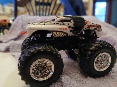 HOT WHEELS MONSTER JAM MONSTER MUTT DALMATION WHITE 1:64