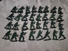 Vintage Green Army Men Soldiers Lot Of 32 Figures Mixed Sizes Poses