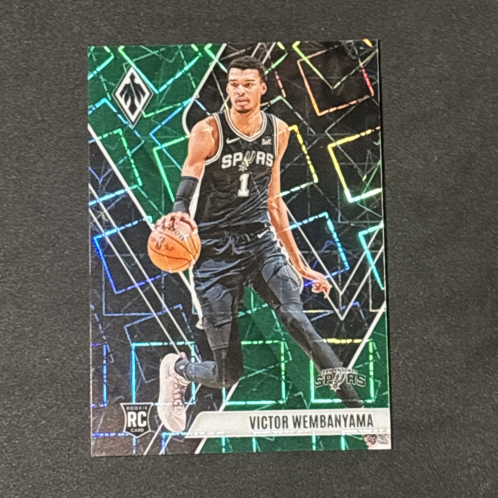 2023-24 Phoenix Victor Wembanyama RC /175 Green Lazer #256 Rookie