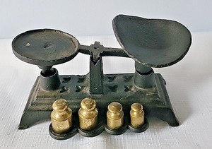Vintage Miniature Toy Cast Iron Balance Scale w/ Weights and Pan Complete