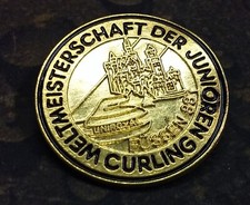 Uniroyal Weltmeisterschaft Der Junioren Curling vintage pin badge