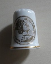 dé à coudre en porcelaine  Anglais - Reine Elisabeth II