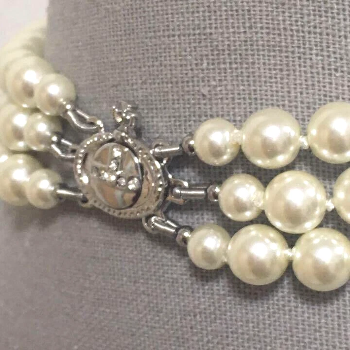 Vivienne Westwood White Broken Pearl Strand Drop Silver Necklace Choker Chain - Image 3 of 4