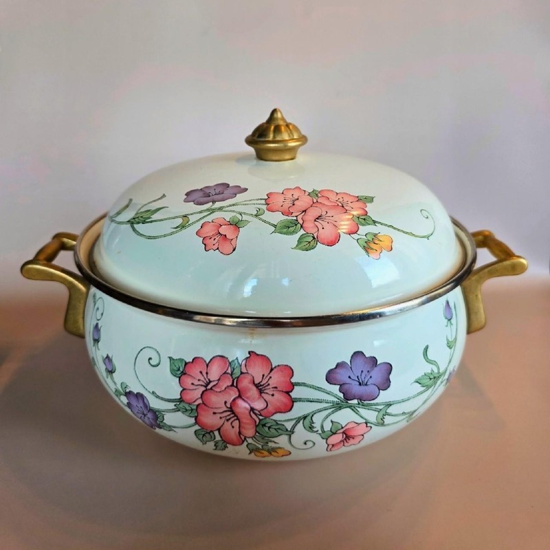 Vintage Floral Dutch Oven/ Cottagecore/Classic/ Fairy/ Whimsical/ Whimsigoth 