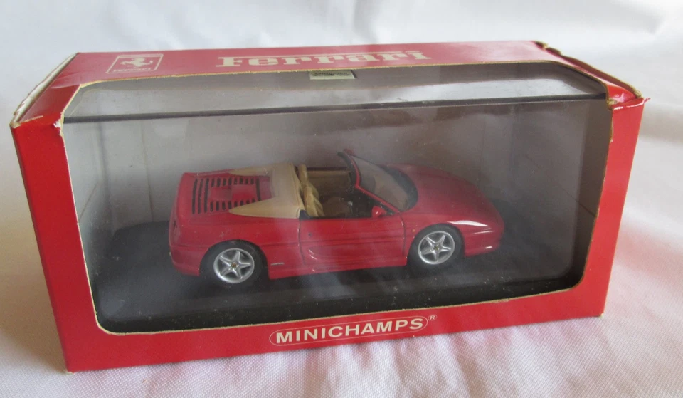 Minichamps  Ferrari Testarossa Cabrio  in Rot in 1:43 Neu OVP