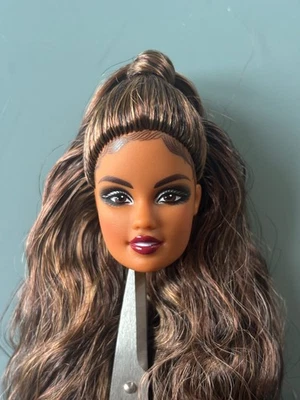 Teresa Barbie Doll Head Christmas 2024 Only Signature Collector HRM63 - Photo 1/4