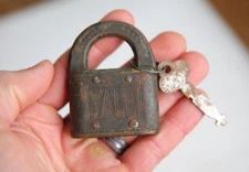 Antique YALE Padlock w/ key vintage lock tool box chest trunk safe lock box old