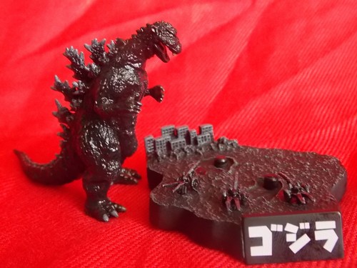 1954 GODZILLA Diorama BANDAI PVC Figure HEIGHT 2.5" 6cm KAIJU TOY UK π - Picture 9 of 10