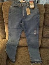 Levi's Women's High-Rise Wedgie Straight Cropped Jeans Size 26 X 28