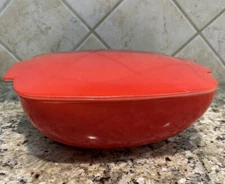PYREX  Red Square Serving Bowl Casserole 9"  2 1/2 Qt 525B-025 B44 Oven Ware
