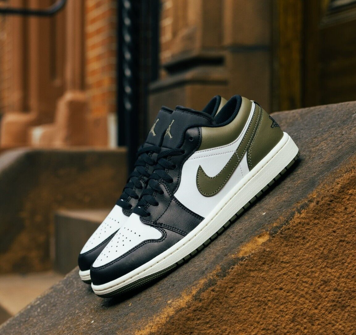 Nike Air Jordan 1 Low Black Toe Medium Olive 553558-092 Nike Air Jordan 1 Low Black Toe Medium Olive 553558-092