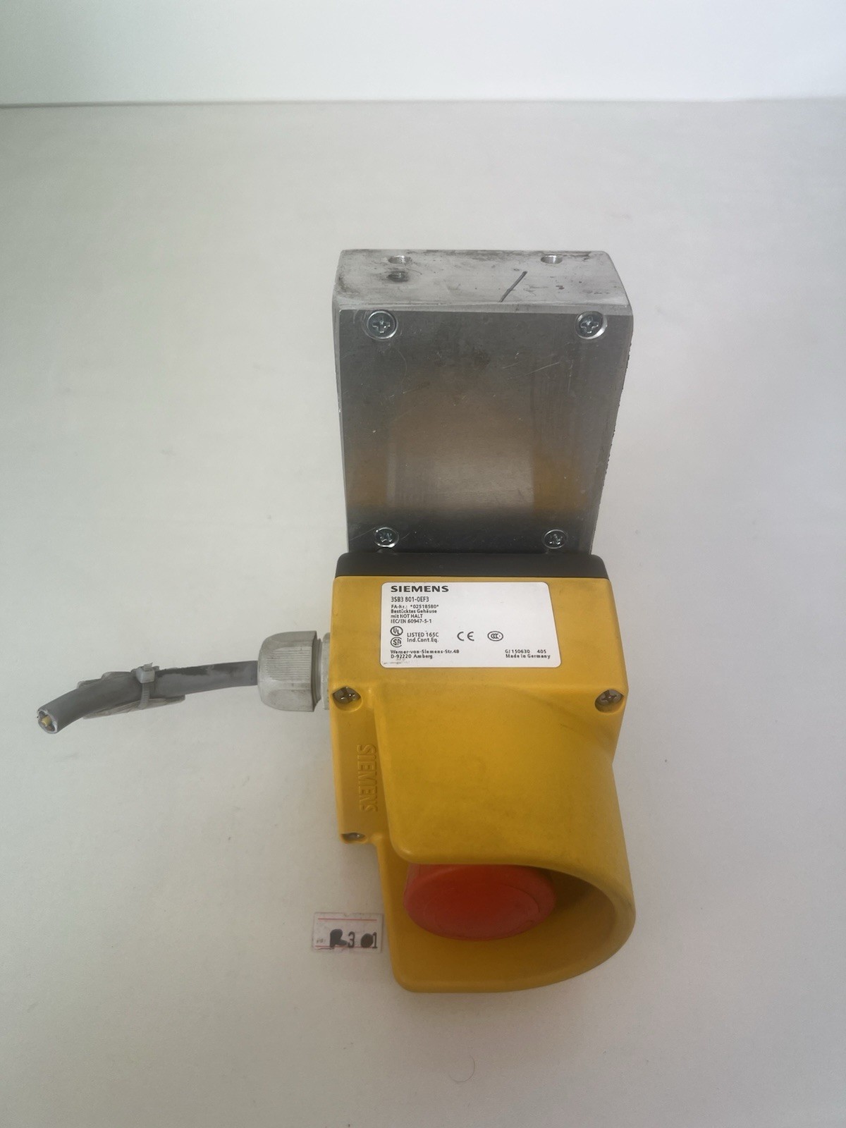 SIEMENS 3SB3 801-0EF3 EMERGENCY STOP SWITCH