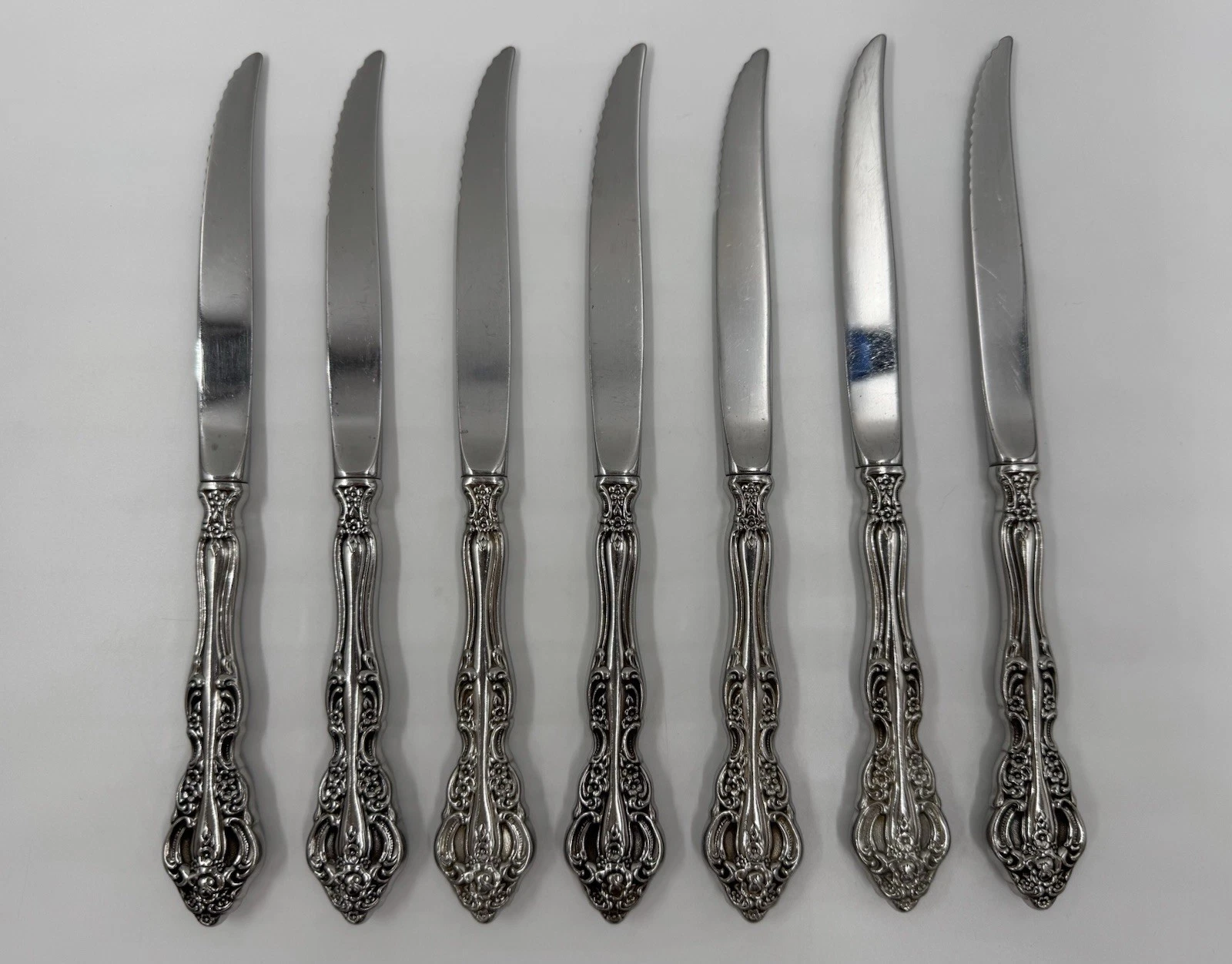 Lot of 7 Oneida Michelangelo Dinner Steak Knives Stainless Steel Cube Serrated