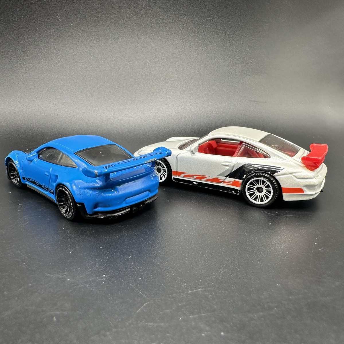 2 ) Hot Wheels Porsche - 911 GT3 RS Blue / 911 GT3 White