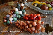 Set di tre grappoli d’uva in pietra anni 60/70