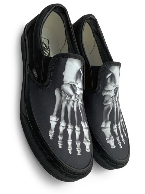 vans slip on skeleton foot