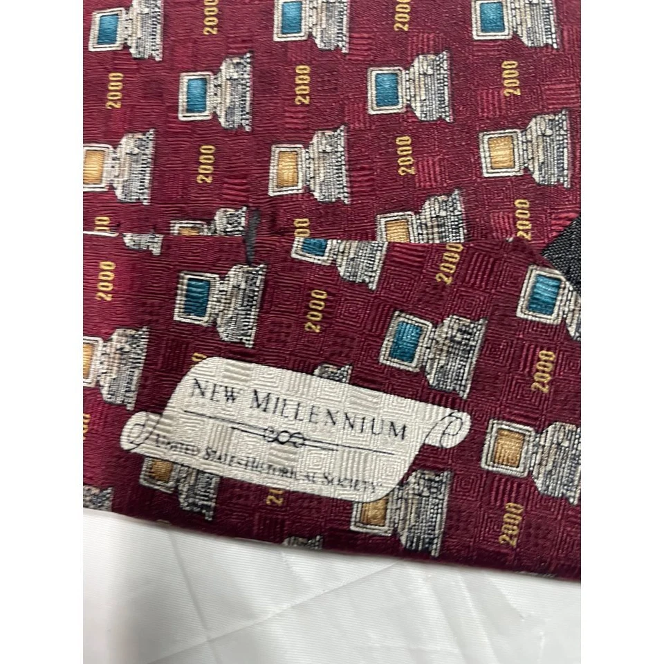 Nueva Corbata de Seda Millennium Y2K Temática de Computadora Borgoña Novedad Impresión Foto 3 de 4