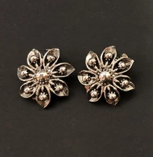 Vintage 1960’s Flower-Power Hollycraft Flower Clip Earrings Stainless Steel-Look