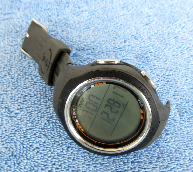 Scuba & Free Diving Wrist Dive Computer and Watch Tusa Zen IQ-900 Air or NITROX