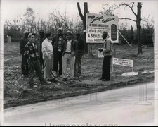 1954 Press Photo Building tradesmen strike-Warrensville Heights Residences
