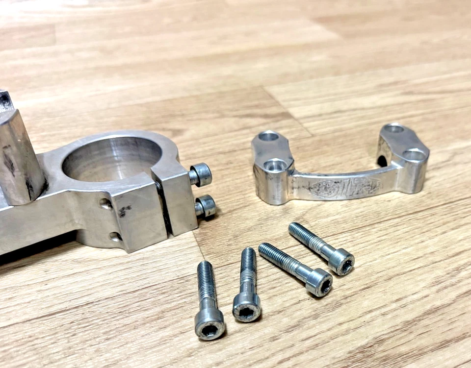 Yamaha YZ250 D1H 2002-2003 Billet aluminio puente superior abrazaderas de barra 1 1/8 Foto 3 de 4