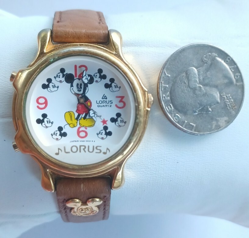 Lorus V422-0010 R2 Disney Mickey Mouse Animated Musical