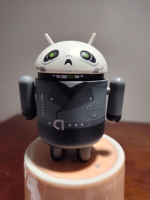 Dead Zebra Android Mini Collectible Heroes and Villains Series 1 