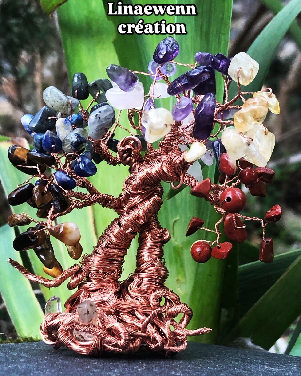 Bonsaï arbre de vie minéraux 7 chakras avec pointe de quartz naturel Isère