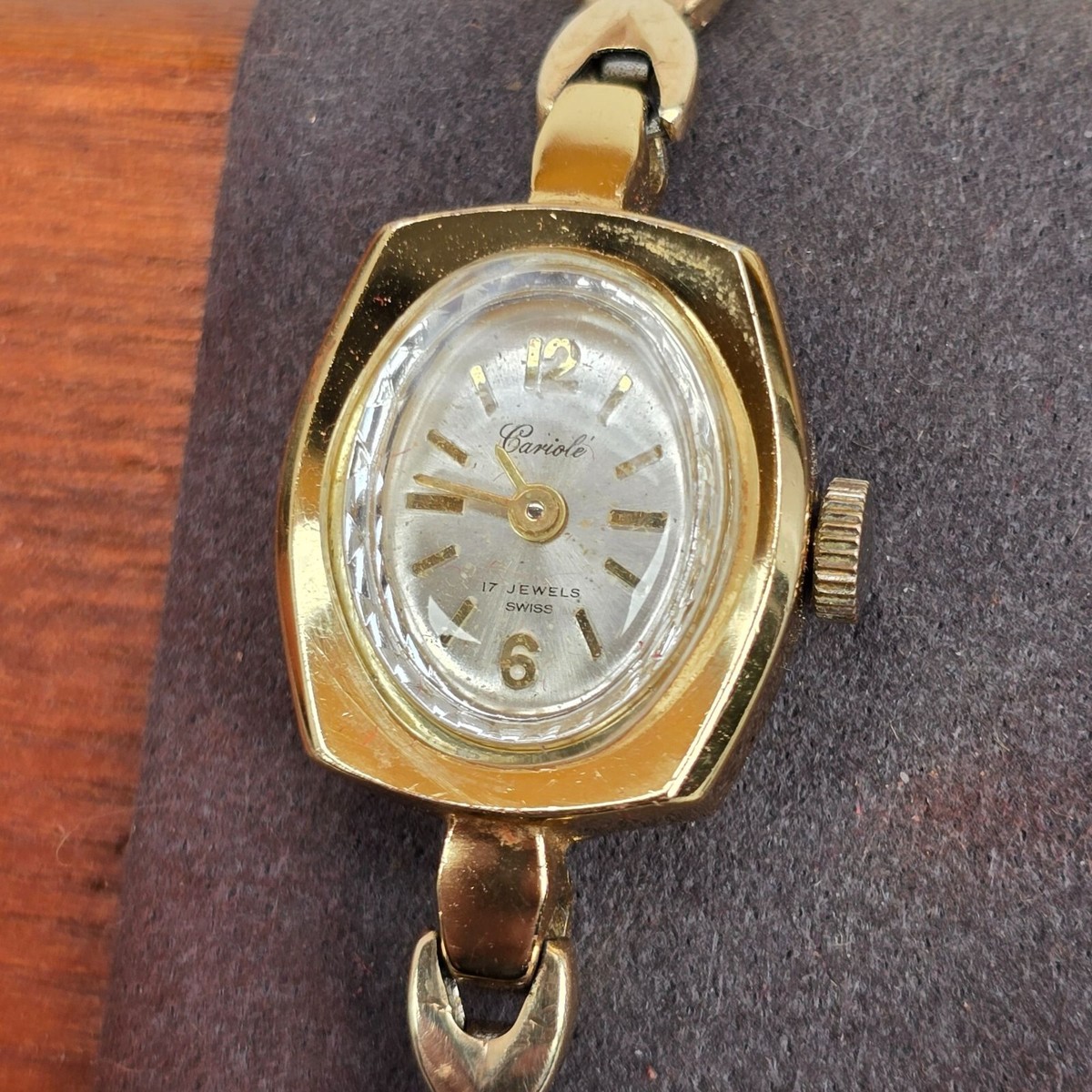 Vintage Swiss Cariole 17 Jewels Wind-Up Gold-Tone Ladies Watch In
