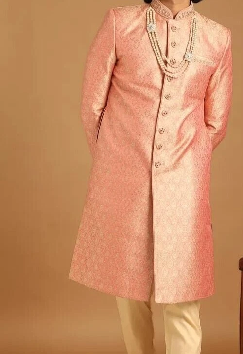 Sherwani cor rosa/pêssego Rani para casamento noivo  - Imagem 4 de 4