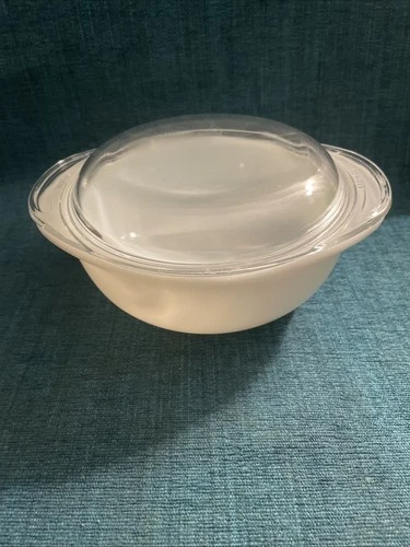 Vtg Pyrex White Milk Glass 1 qt Round Casserole Dish Bowl w Clear Lid