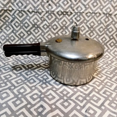 Vth National Presto  4qt Cook Master 404 Pressure Cooker Complete W/ Manual