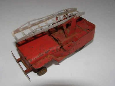 CAMION DE POMPIER JOUET ANCIEN EN TOLE en l’état