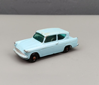 MATCHBOX No7 FORD ANGLIA シルバープラスチックタイヤ MATCHBOX No7 FORD ANGLIA シルバープラスチックタイヤ MATCHBOX No7