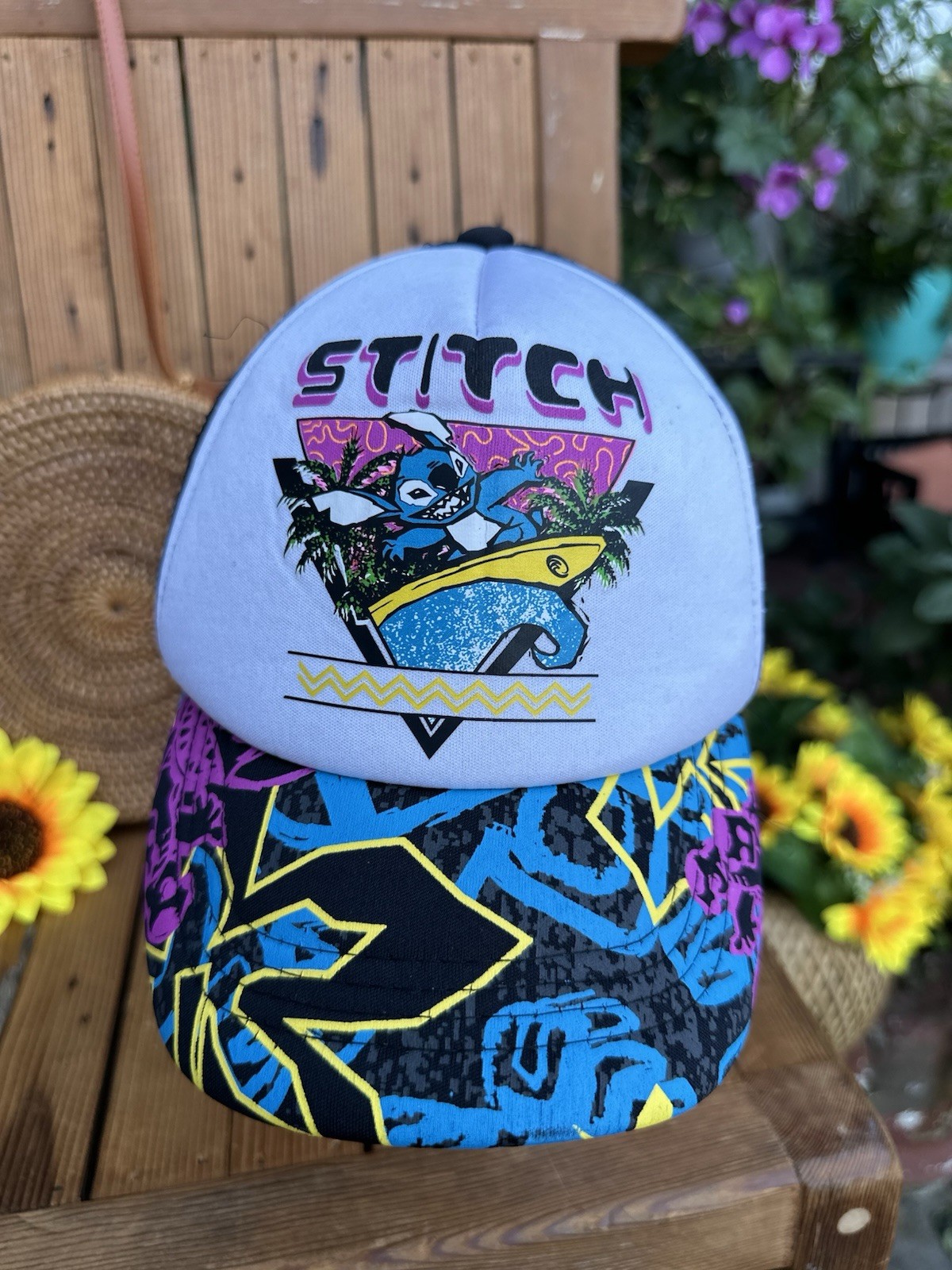 &ndash; Retro Surf Graphic Snapback 💥🧢