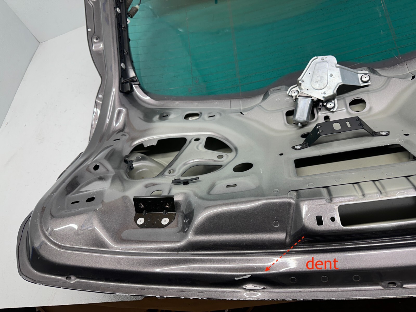 2017-2024 MASERATI LEVANTE REAR TRUNK LID TAILGATE SHELL w/ Glass Heat OEM M161