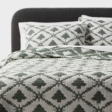 Full/Queen Holiday Matelasse Quilt Set Green - Threshold