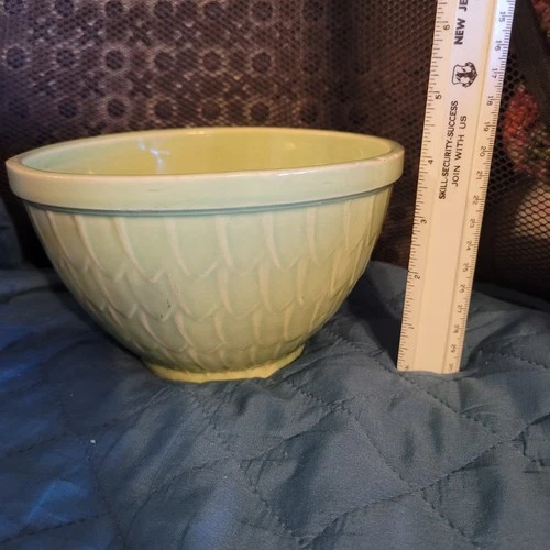 Vintage McCoy Seafoam Green Fish Scale Pattern 7 1/8" Mixing Bowl